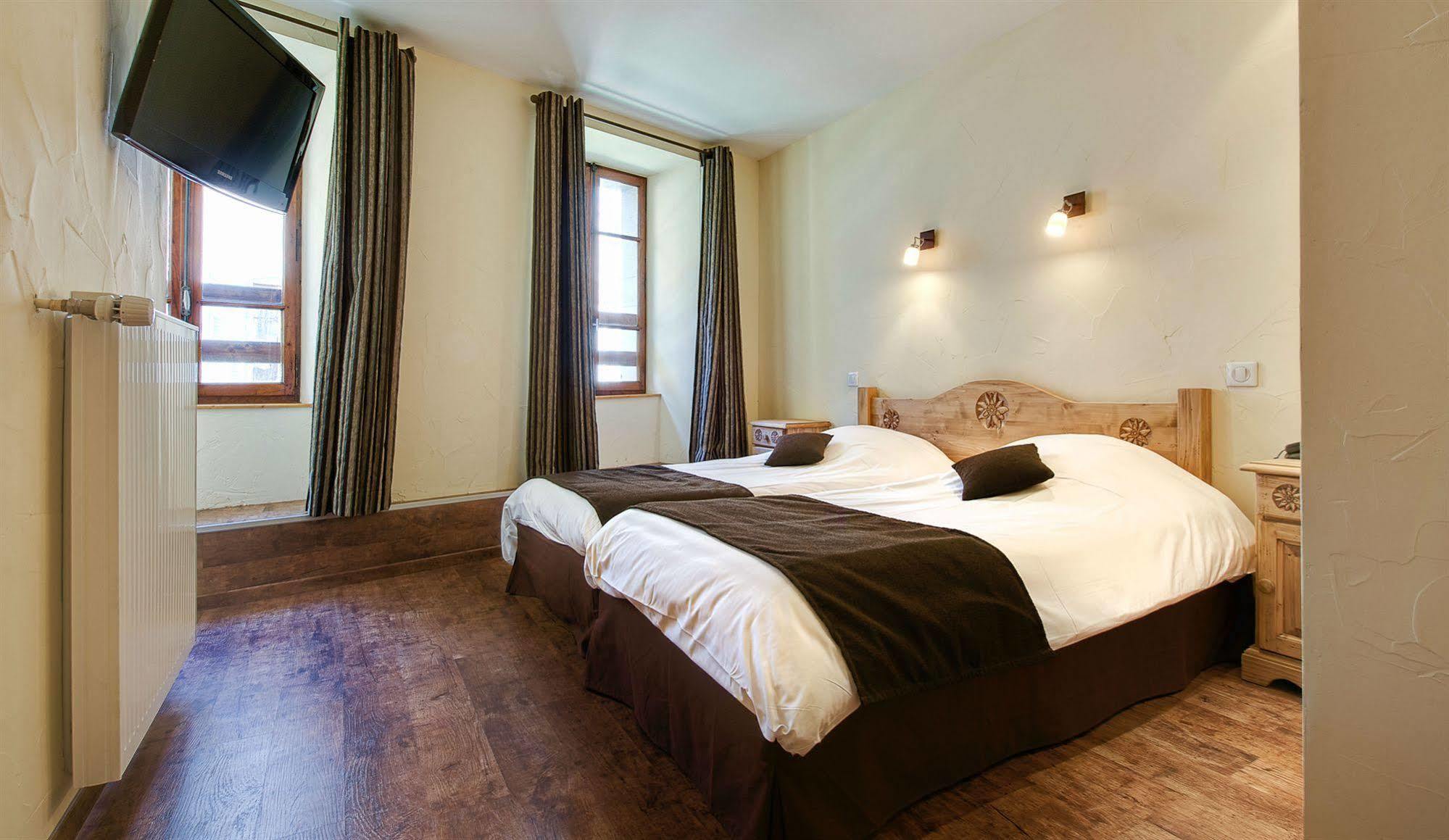 Hotel Du Commerce Thônes Eksteriør billede