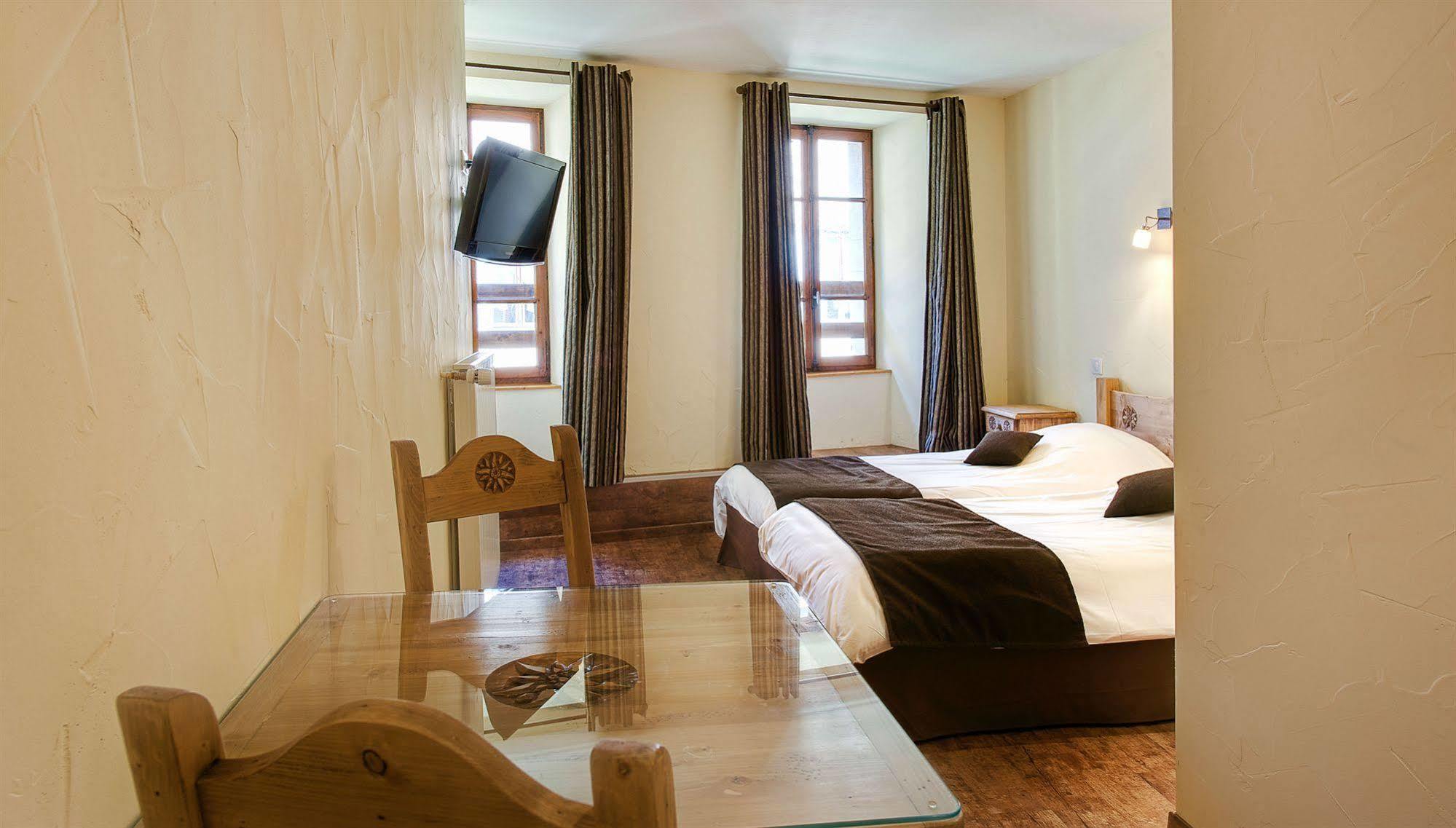 Hotel Du Commerce Thônes Eksteriør billede