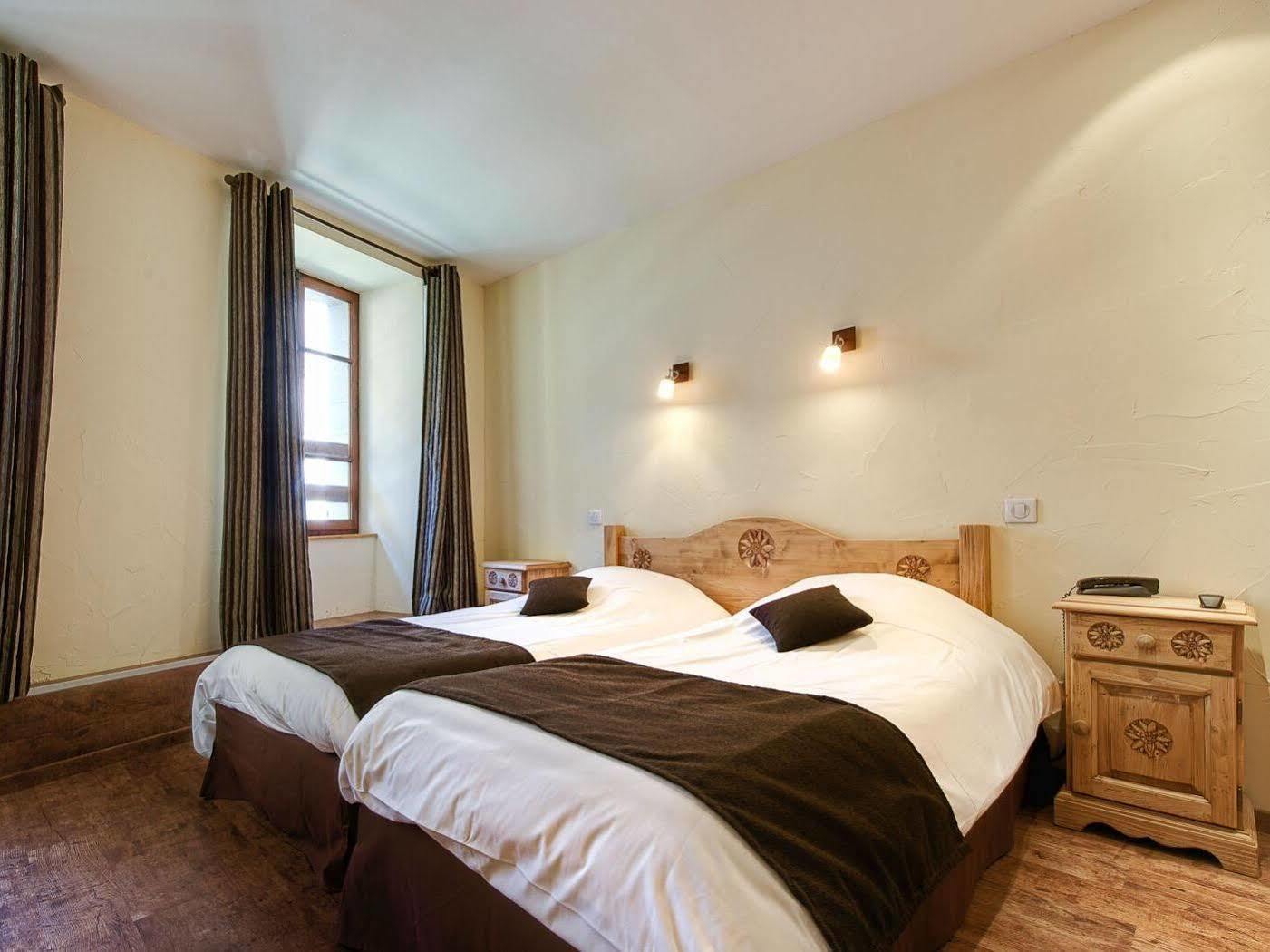 Hotel Du Commerce Thônes Eksteriør billede